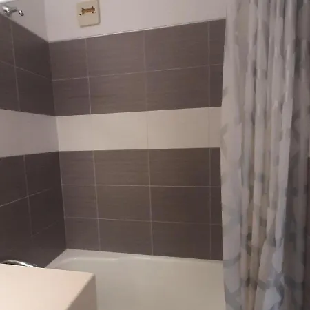 Avec Balcon, Vue Montagnes Proche Centre Village - Fr-1-515-68 Appartement *